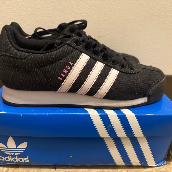 Shoes - Adidas Samoa